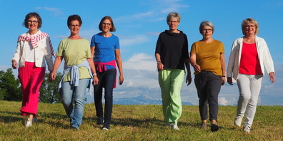 Das Aufbauteam freut sich auf viele Teilnehmerinnen.