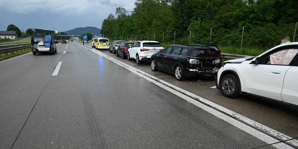 Gleich vier Fahrzeuge wurden ineinander geschoben.