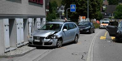 Bei einem Unfall zwischen zwei Autos in Balgach SG wurde eine Person leicht verletzt. Der Sachschaden betrug rund 35'000 Franken.