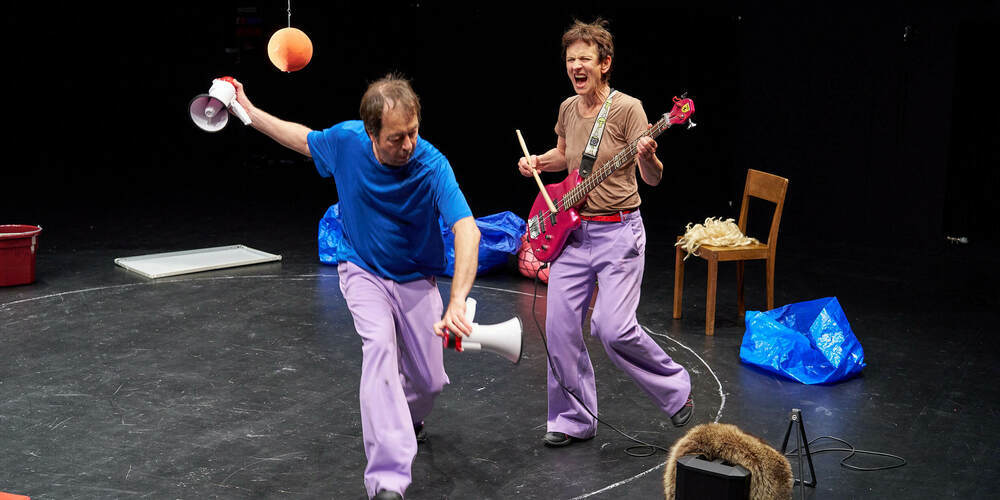 Seit 1982 produziert das Theater Sgaramusch in Schaffhausen professionelles, freies Theater für Kinder, das auch den begleitenden Erwachsenen gefällt.