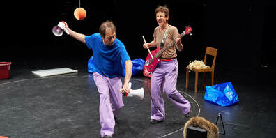 Seit 1982 produziert das Theater Sgaramusch in Schaffhausen professionelles, freies Theater für Kinder, das auch den begleitenden Erwachsenen gefällt.