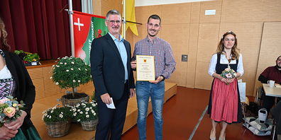 Gemeindepräsident Armin Kistler (l.) am Jubiläumsanlass.