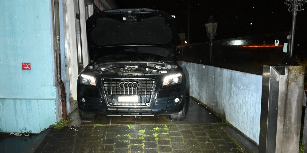 Die Polizei geht bei der Ursache von Brandstiftung aus.