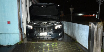 Die Polizei geht bei der Ursache von Brandstiftung aus.