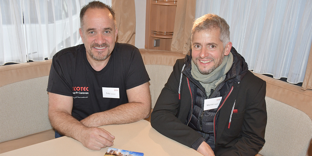 Gespräch im heimeligen Wohnmobil bei Ecotec in Berschis: Geschäftsführer Fritz Hermann (links) und der Kommunikationsverantwortliche Marino Elia Wagner.