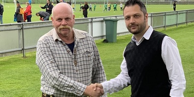 Daniele Polverino (rechts, auf dem Bild mit dem ehemaligen FC St.Margrethen Präsident Sepp Hafner) übernimmt ab Sommer auf der Tägeren (Archivbild). 