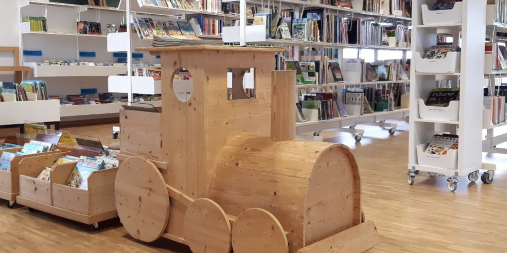Der Gemeinderat stimmte dem Antrag zu und wird per 1. Januar 2025 die Führung und den Betrieb der Biblio- und Ludothek in die Gemeinde integrieren. 
