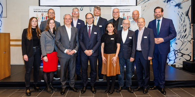 Schweiz und Europa in Lustenau (v.li.): Gabriele Schweigebauer, Patrick Sagmeister, Martha Stüttler-Hartmann, Harald Sonderegger, Roland A. Müller, Marc Mächler, Tim Joris Kaiser, Lisa Rilasciati, Elmar Hartmann, Markus Frei, Andreas Eggenberger, Thomas Bolt, Lukas Mandl 