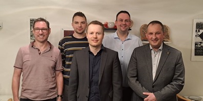 v.l.n.r.: Kantonsrat Markus Wüst, der neue Vizepräsident und Aktuar Thomas Stjelja, der frisch gewählte Parteipräsident Sandro Lüchinger, Kantonsrat Christian Willi und Kantonsrat Thomas Eugster.