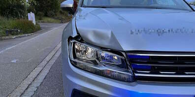 Als sie ihr Kind an der Überfahrt hindern wollte, wurde die 28-jährige Mutter von einem Auto angefahren.