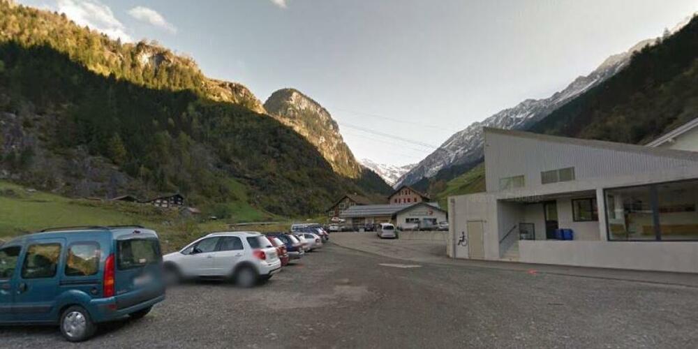 Wegen der Murganggefahr sind ab der Talstation der Golzernseilbahn (Bild) die Strasse und die Wanderwege und Bikewege in Richtung Acherli gesperrt.