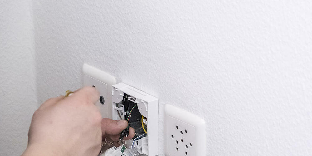 Die Burkhalter Gruppe übernimmt ein Elektrotechnik-Unternehmen aus dem Engadin. (Symbolbild)