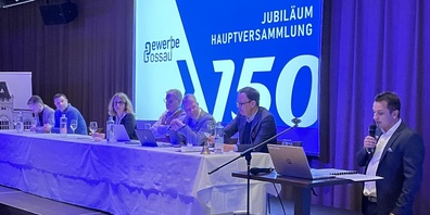 Präsident Remo Schönenberger begrüsst die anwesenden Gewerbler/innen zur 150. Hauptversammlung im Jubiläumsjahr.