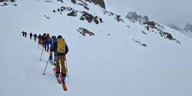 Die sechs Märchler unterwegs auf der Haute Route.