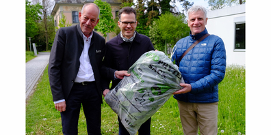 Thurgauer Regierungsrat Dominik Diezi (Mitte) proklamiert den Neophytensack.