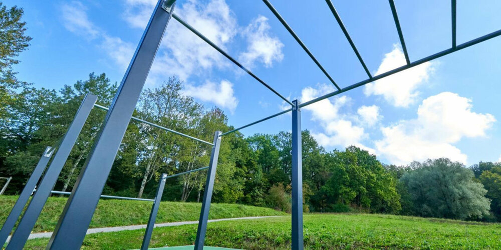 Street Workout-Anlagen sind frei zugängliche Outdoor-Trainingsanlagen für Jung und Alt. Das Sportamt unterstützt den Bau solcher Anlagen. (Symbolbild)