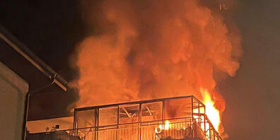 In einer Dachwohnung in Hitzkirch brach in der Nacht auf Donnerstag ein Feuer aus.