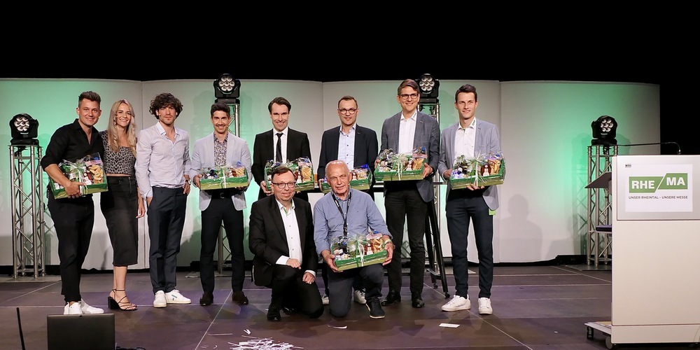 Die Mitwirkenden: hinten v.l. Kilian und Loredana Bamert, Jonathan Hutter, Tobias Müller, Christian Bischof, Adrian Knechtle, Christof Schwarber, Michael Dietrich; vorne v.l. Ralph Dietsche, Ueli Maurer