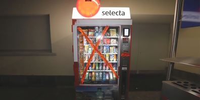 Einer der geöffneten Selecta-Automaten auf dem Niederurner Bahnhofareal. Die Flucht der Diebe im Auto mit dem Deliktsgut endete mit der Verhaftung.
