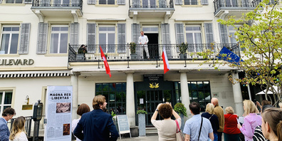 Der weltberühmte Bassbariton Tomasz Konieczny gab eine Kostprobe seines Könnens auf dem Balkon des Schwanen Rapperswil. Er brilliert zurzeit als Wotan in der Wagner Oper  «Der Ringe des Nibelungen» im Opernhaus Zürich.