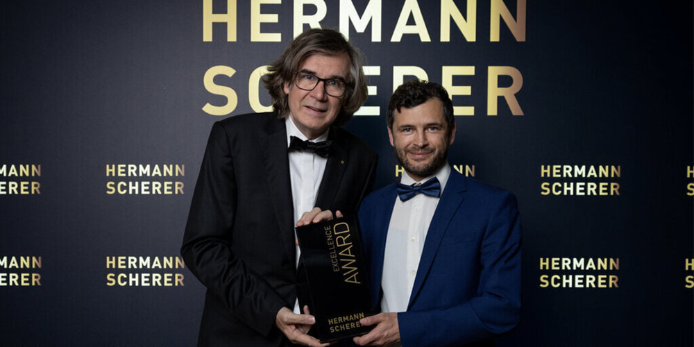 Im Element: Marcel Walser als Speaker auf der Bühne. 