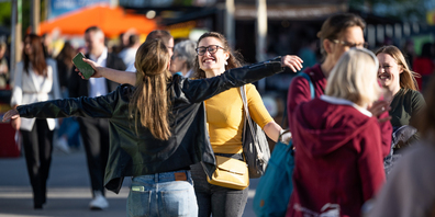 Viele fröhliche Gesichter und Begegnungen an der diesjährigen Rhema.