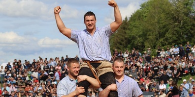 Grosser Sieg: Werner Schlegel gewinnt den prestigeträchtige Schwinget am Schwarzsee.