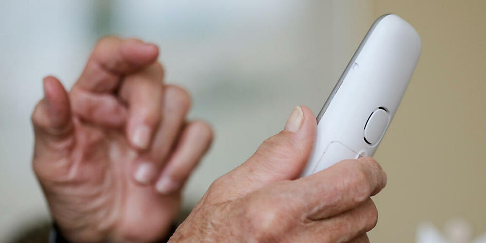 Bei Anruf Abzocke: Ein 79-Jähriger Zürcher Rentner wurde misstrauisch und informierte die Polizei. Diese verhaftete vier mutmassliche Telefonbetrüger. (Symbolbild)