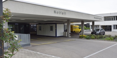Die Notfall-Aufnahme im Spital Wil ist während der Bauarbeiten für die kommenden rund acht Wochen in einem Container-Provisorium untergebracht.