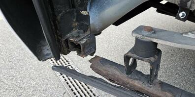 Die Schaffhauser Polizei legte einen an mehreren Stellen durchgerosteten Reisebus still.