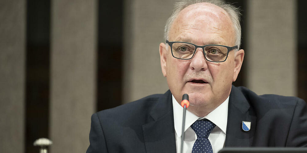 "Ich werde auch im Präsidialjahr nicht in jeder Farbe leuchten." Eine linke Städterin werde sich von ihm kaum vertreten fühlen, sagte der neue Kantonsratspräsident Jürg Sulser (SVP) in seiner Antrittsrede.