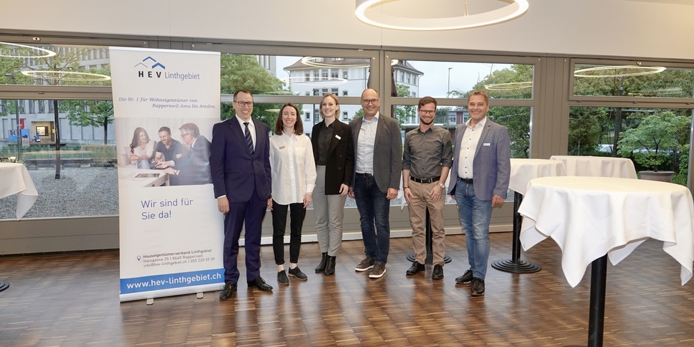 v.l.n.r.. Marcel Landolt (Co-Präsident), Nina Jud, Jasmin Gähler (beide Vorstand), Urs Marti (Vorstand, Geschäftsstellenleiter NL Linthgebiet), Marc Egli (Revisor), Daniel Hämmerli (Co-Präsident)