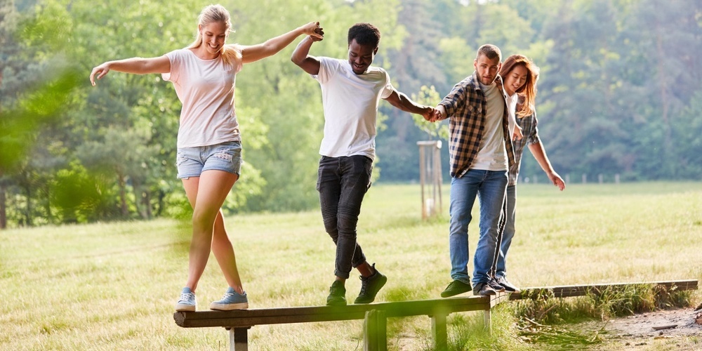 Nebst der klassischen Sportinfrastruktur für Schulen und Vereine wie Turnhallen oder Rasen umfasst das Konzept auch Infrastruktur für ungebundene Aktivitäten wie den Vitaparcours oder Spielplätze. (Symbolbild)