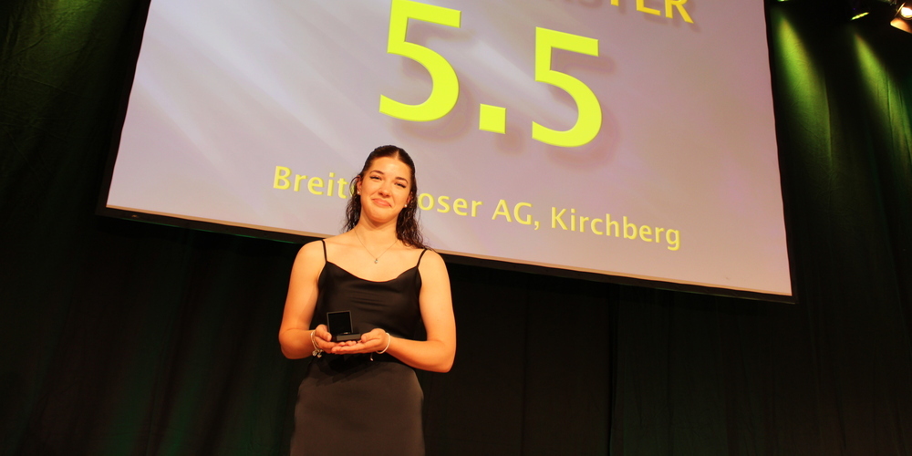 Mit einer Note von 5,5 lieferte Sara Forster aus Jonschwil die beste praktische Arbeit im Rahmen der Lehrabschlussprüfungen 2024 ab und wurde dafür mit einem Goldvreneli ausgezeichnet