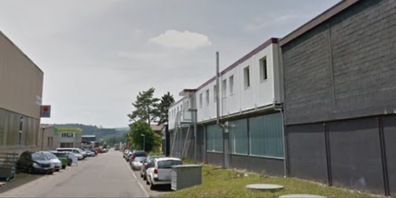 Die Firma Künzli AG hat der Gemeinde ein Angebot unterbreitet für die Unterbringung von Flüchtenden. Die Gemeinde prüfe das Angebot. (Archivbild)
