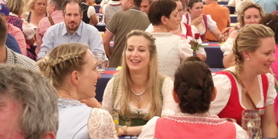 Sonnenbräu-Chefin Claudia Keel-Graf freute sich mitten unter den vielen Fans über den gelungenen Abend
