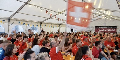 Nicht immer waren die Public Viewings so friedlich wie auf diesem Bild.