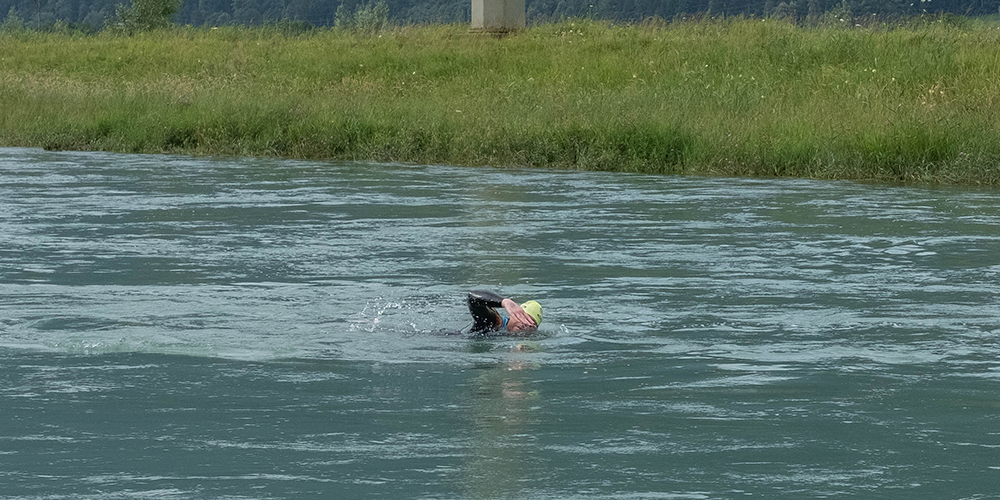 Baden in Flüssen kann sehr gefährlich sein. (Symbolbild)