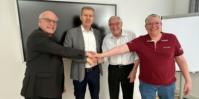Nach jahrelanger Fehde haben die beiden Parteien eine Einigung erzielt. V.l.n.r.: Gemeindepräsident Reto Altherr, Gemeinderat Urs Spielmann, Heinz Bolliger und Heinz Rusch (beides Vertreter der Genossenschaft Schiesssportzentrum Teufen). 