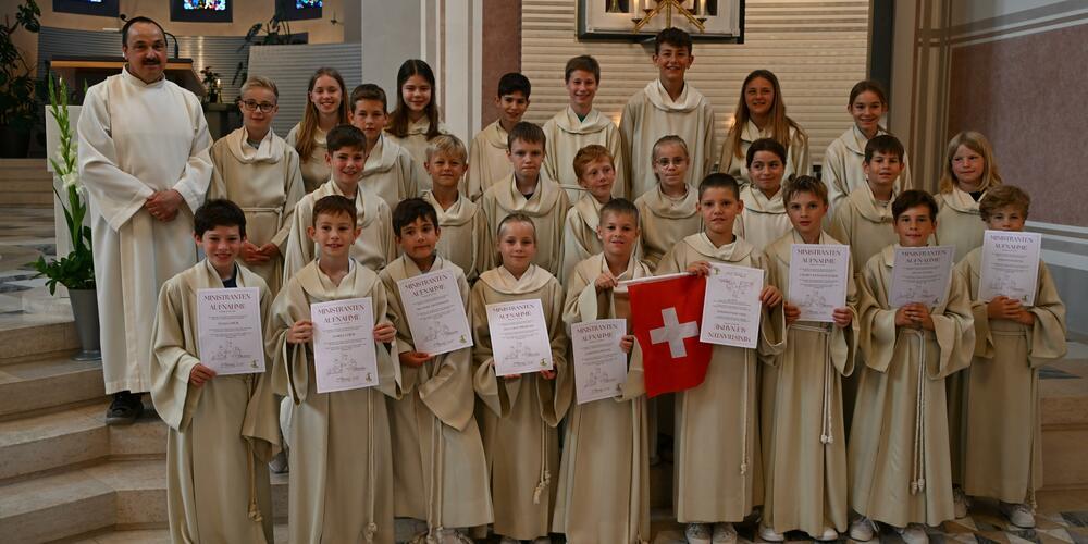 Die neuen Ministranten wurden feierlich aufgenommen.