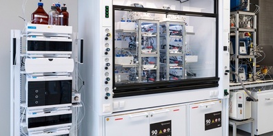 Zehn Experimente parallel: Die neue Anlage der Empa kann die Forschung zur CO₂-Elektrolyse bis zu zehnmal beschleunigen. 