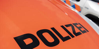 Ein Velofahrer hat sich am Dienstag in Kloten schwer verletzt, wie die Kantonspolizei Zürich mitteilte. (Symbolbild)