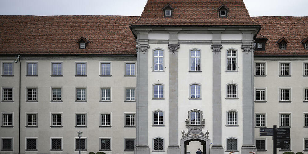 Die St. Galler Regierung sieht keinen Anlass, die Mittel für die Prämienverbilligung auf 2025 noch weiter zu erhöhen. (Archivbild)