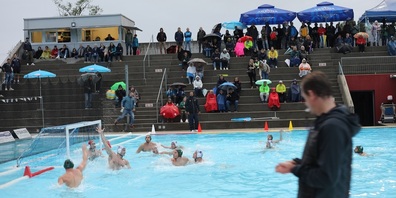 Heimspiel der NLA Wasserballer im Freibad Hörnli mit bunter Zuschauerkulisse. (Bild 2024)
