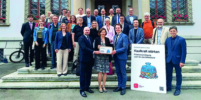 Die Schwyzer SP reicht ihre Initiative ein.