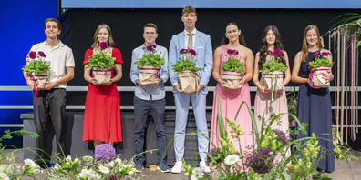 Die Besten ihres Jahrgangs, vl. Jonathan Auernigg, Rahel Fabia Isenring, Leon Wachter, Michele Kaufmann, Tamara Kayhan, Shamina Rohrer, Joelle Walser.