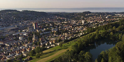 In der Stadt St. Gallen wird das Parkieren teurer. Ab November soll zudem das gesamte Stadtgebiet bewirtschaftet werden. (Archivbild)