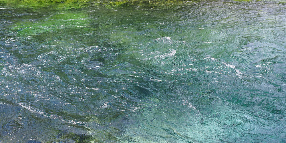 In Amden kommen die Festlegung der Gewässeräume und die Überarbeitung des Wasser- und Abwasserreglements bald zur Mitwirkung. (Symbolbild)