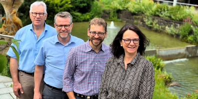 Die Mitte-Kandidierenden freuen sich auf einen spannenden Wahlkampf: (v.l.n.r.) Hanspeter De Martin (GPK, bisher), Raffael Konrad (Gemeinderat, neu), Erich von Ah (Gemeinderat, neu), Gabriela Tremp (Gemeindepräsidentin, bisher).