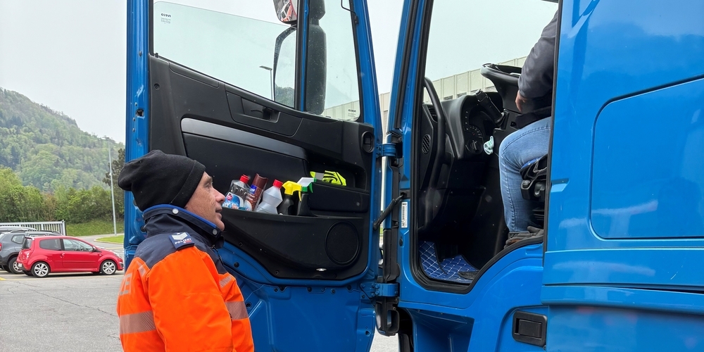 Auf der A3 kontrollierte die Kapo Glarus einen Lastwagenfahrer, der erheblich gegen die Vorschriften der Lenk- und Ruhezeiten verstiess. (Symbolbild)